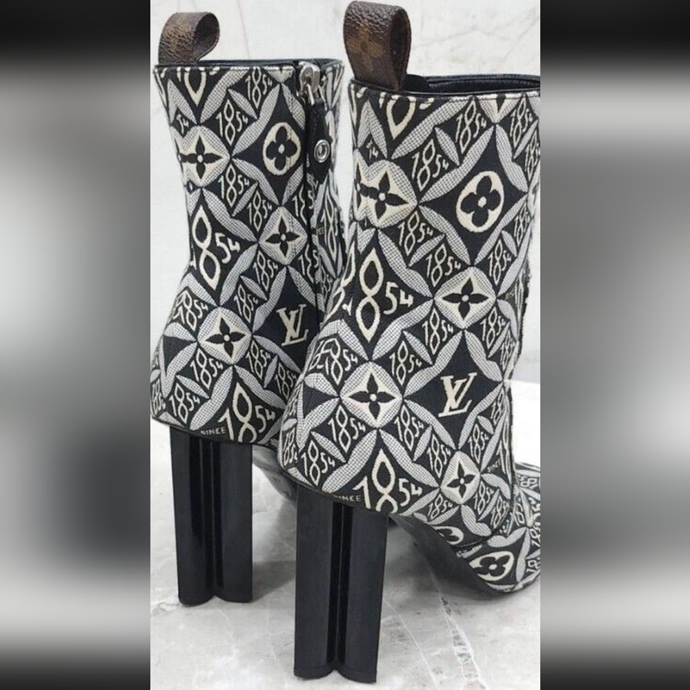 Double Certified Louis Vuitton Silhouette Ankle Boots 1854 150790110 - Picture 2 of 6